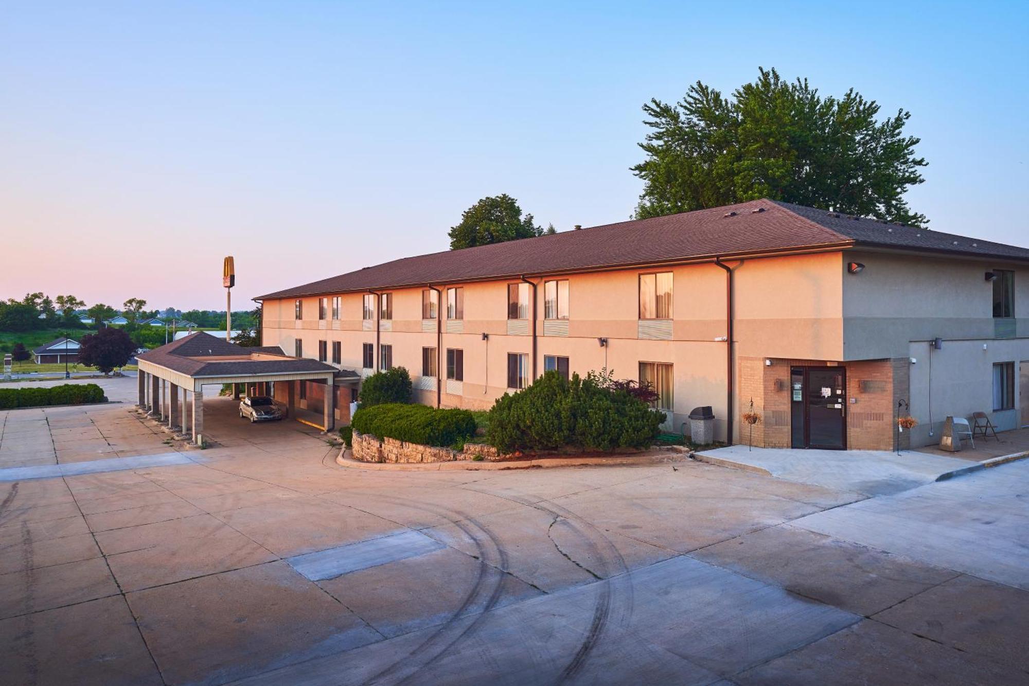 Econo Lodge Maquoketa Екстер'єр фото